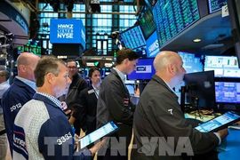 S&P 500 và Dow Jones giảm điểm sau quyết định của Fed