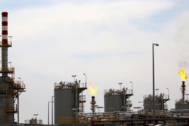 Sản lượng dầu thô của OPEC tăng mạnh trong tháng 6