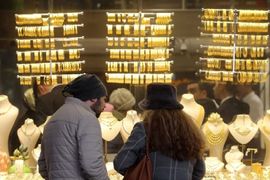 JPMorgan giảm dự báo giá vàng do lo ngại Fed sớm tăng lãi suất