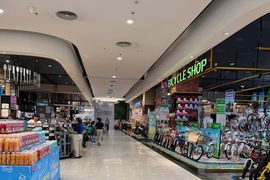 Giá xăng dầu giảm sâu, bao giờ giá hàng hóa, dịch vụ mới giảm theo?