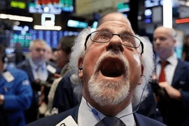 Khối ngoại bán ròng 2.500 tỷ đồng tuần cuối tháng 7, ngược chiều "gom" mạnh một cổ phiếu của tỷ phú Phạm Nhật Vượng