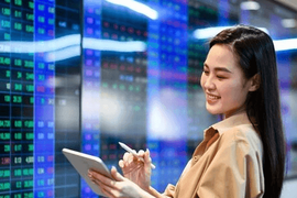 Hai cổ phiếu bất ngờ được tự doanh CTCK "gom" hàng trăm tỷ trong phiên đầu tuần