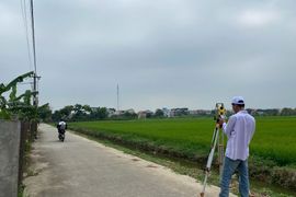 Hộ liền kề vắng mặt, không ký giáp ranh có được cấp sổ đỏ không?