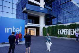 Intel phát hành 15 tỷ USD cổ phiếu để mở rộng năng lực sản xuất chip AI