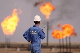 Iran tuyên bố tiếp tục đóng cửa eo biển Hormuz, giá dầu tiếp đà tăng
