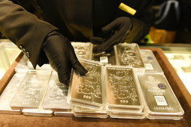 Vì sao giá bạc trong nước cao hơn giá thế giới?