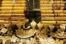 Giá vàng châu Á chịu áp lực giảm do hoạt động chốt lời
