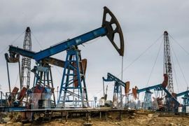 Giá dầu thô giảm hơn 2% khi nỗi lo nhu cầu yếu lấn át rủi ro nguồn cung