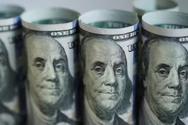 Đồng USD chạm mức thấp nhất kể từ tháng Năm