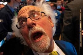 Khối ngoại thẳng tay "xả hàng" cổ phiếu Việt Nam, giá trị bán ròng hơn 2.000 tỷ trong tuần 10-14/8