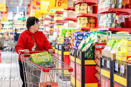 Trung Quốc: Doanh số bán lẻ và sản lượng công nghiệp cùng giảm tốc