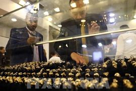 Lợi suất trái phiếu Mỹ và giá dầu tăng gây áp lực lên vàng