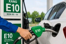 Giá xăng dầu đồng loạt tăng, xăng E10 RON 95 lên 22.660 đồng/lít