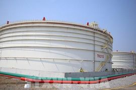 Lượng dầu thô dự trữ toàn cầu lại giảm