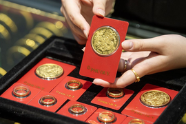 Giá vàng mở tuần bằng cú tăng sốc, chạm mốc 151 triệu đồng/lượng