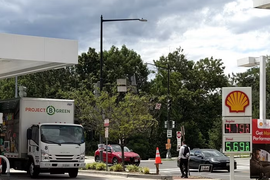 Giá dầu giảm khi thị trường dồn sự chú ý vào đàm phán eo biển Hormuz