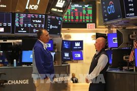 Phố Wall giằng co trước “cú hích" Nvidia và sức ép từ Fed