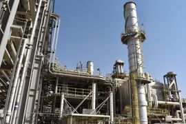 Giá dầu Brent gần 90 USD/thùng do xung đột tại Hormuz gia tăng