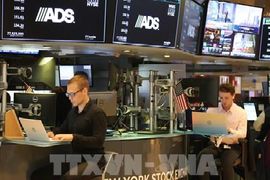 Phố Wall lập đỉnh lịch sử khi giá dầu lao dốc mạnh