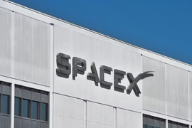 Doanh thu hậu IPO tăng vọt, cổ phiếu SpaceX vẫn rớt giá do "đốt tiền" cho AI