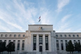 Thống đốc Fed khuyến nghị tăng lãi suất nếu lạm phát không sớm hạ nhiệt
