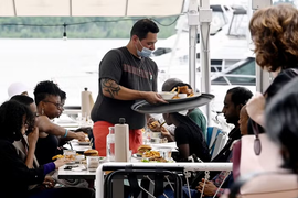 Kinh tế Mỹ bất ngờ mất 23.000 việc làm trong tháng 7