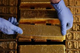 Giá vàng chưa về đỉnh, các quỹ ETF đã tăng nắm giữ vàng lên cao nhất mọi thời đại