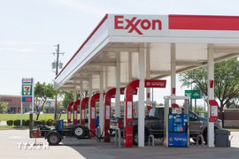 Giá dầu diesel tại Mỹ lần đầu vượt 6 USD/gallon