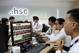 Lãnh đạo HSC gom 3,2 triệu cổ phiếu giá 10.000 đồng
