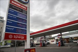 Giá dầu tăng, lãi suất gây sức ép, DAX mở đầu tuần trong sắc đỏ