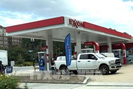 Giá dầu thế giới hạ nhiệt phiên cuối tuần