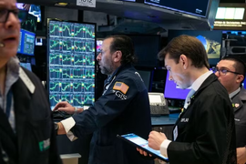 Thị trường chứng khoán Mỹ diễn biến trái chiều