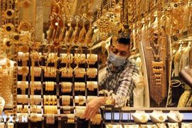 Giá vàng thế giới giảm xuống mức thấp nhất hơn 3 tuần