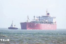 Xuất khẩu dầu mỏ của Iran qua eo biển Hormuz gần như đình trệ