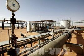 Giá dầu giảm khi nguồn cung từ Saudi Arabia tăng trở lại