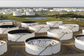 Giá dầu tăng lên mức cao nhất một tuần khi lo ngại về nguồn cung trở lại