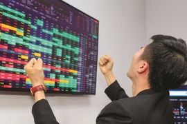 Lãi suất tăng cao, CTCK điểm danh 5 doanh nghiệp “tiền nhiều, nợ ít” có thể hưởng lợi