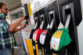 Giá dầu tăng 1% do lo ngại gián đoạn nguồn cung từ xung đột Mỹ-Iran