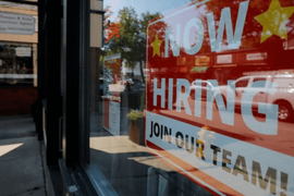 Báo cáo việc làm Mỹ bất ngờ tăng gấp 3 lần dự kiến, dự đoán khả năng Fed tăng lãi suất tăng vọt 60%