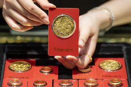 Giá vàng lùi về mốc 147 triệu đồng/lượng