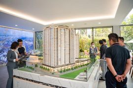 Nợ vay ‘đè nặng” doanh nghiệp bất động sản