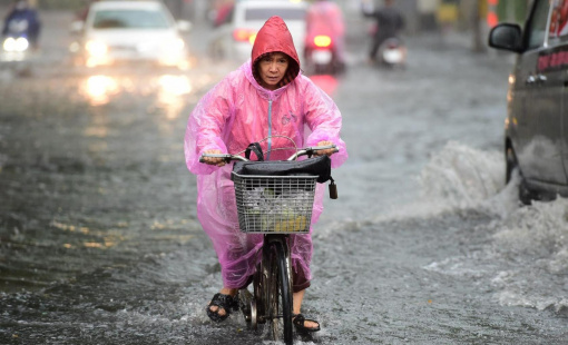 Mưa dông tiếp diễn ở Bắc Bộ và Trung Bộ, nền nhiệt giảm