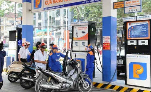 Giá xăng tăng hơn 500 đồng/lít, giá dầu tăng gần 2.000 đồng/lít