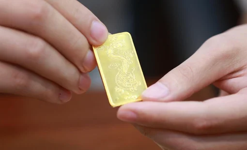 Giá vàng SJC giảm nhẹ mặc giá vàng thế giới lao dốc