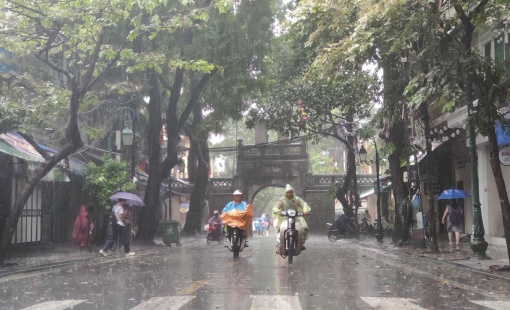 Mưa dông diện rộng ở Bắc Bộ và Bắc Trung Bộ giảm dần