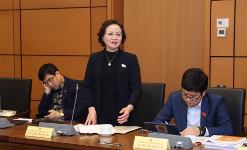 Bộ trưởng Nội vụ nói gì về tăng lương và công chức nghỉ việc?