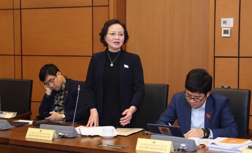 Bộ trưởng Nội vụ nói gì về tăng lương và công chức nghỉ việc?