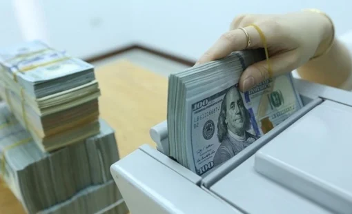 Tiếp tục những bước nhảy mạnh, tỷ giá tại ngân hàng lại chạm trần