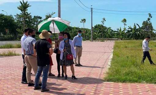 Hết thời "lướt sóng", đất đấu giá ế ẩm?