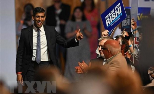 Chèo lái nền kinh tế vượt khủng hoảng - nhiệm vụ của tân Thủ tướng Anh